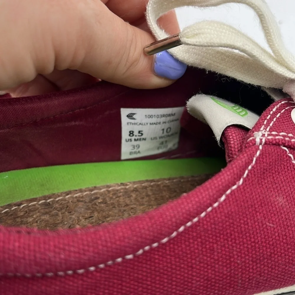 Cariuma OCA Low Red Canvas Lace Up Sneakers Women's Size 8.5 BLEMISH